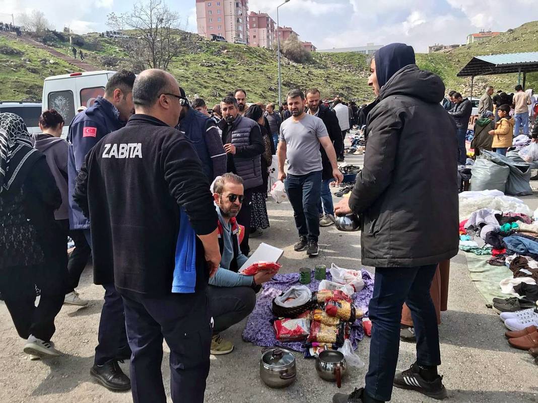 Yufka, bal, salam, bezelye... Toz toprağın içinde satılanlar şaşkına çevirdi! Şok baskınla neye uğradıklarını şaşırdılar 4